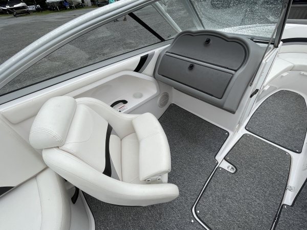 Used 2004 Yamaha AR 230 Power Boat for sale