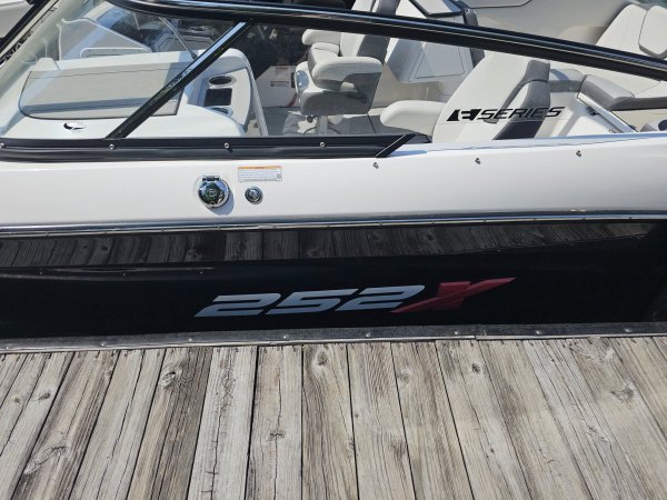 Used 2022  powered Yamaha Boat for sale