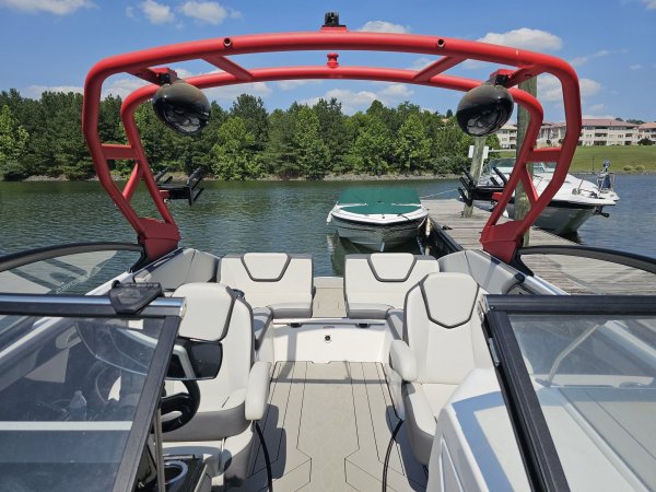 Used 2022  powered Yamaha Boat for sale