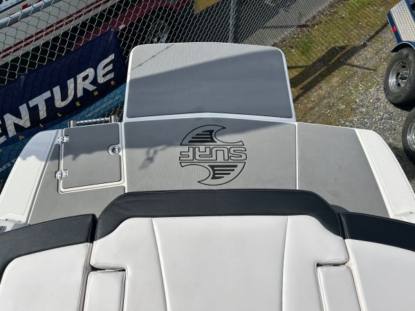 Used 2019  powered Chaparral Boat for sale