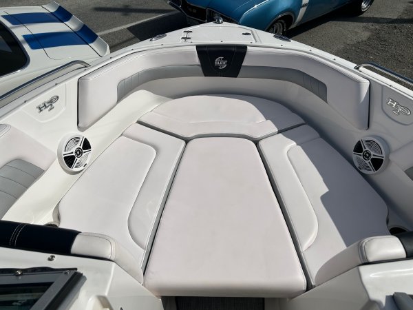 Used 2019  powered Chaparral Boat for sale