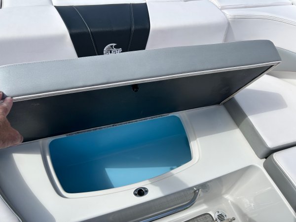 Used 2019 Chaparral 23 Surf Power Boat for sale