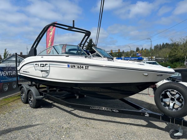 Used 2019  powered Chaparral Boat for sale