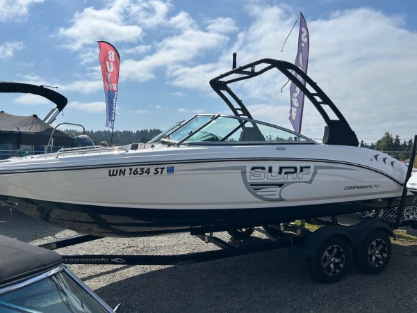 Used 2019 Chaparral 23 Surf Power Boat for sale