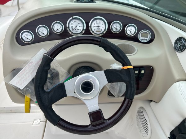 Pre-Owned 2000 Chaparral 216 Ssi for sale