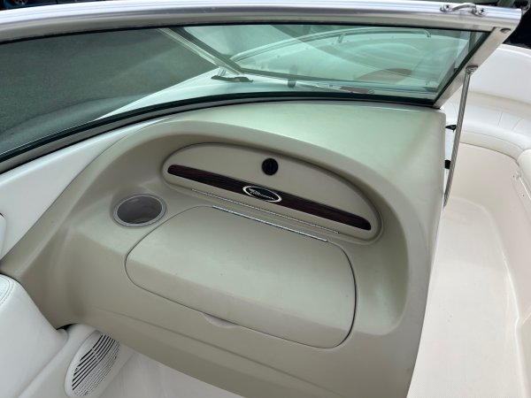 Pre-Owned 2000 Chaparral 216 Ssi for sale