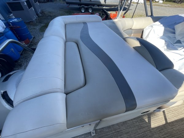 Used 2004  powered Suncruiser Boat for sale