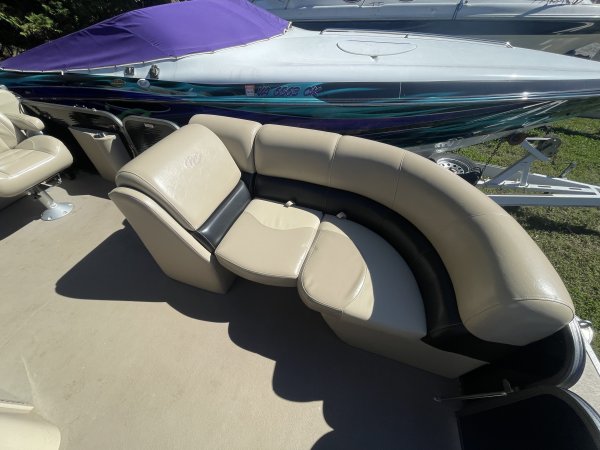 Pre-Owned 2018 Manitou 23 Aurora LE for sale