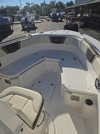 Used 2021 Robalo R230 for sale