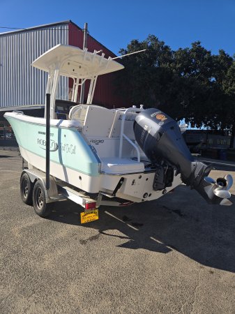 Used 2021 Robalo R230 for sale