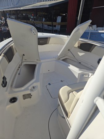 Used 2021 Robalo R230 Power Boat for sale
