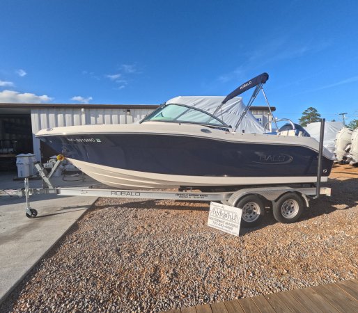 Used 2023 Robalo  Boat for sale