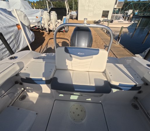 Used 2023 Robalo 207 DC  Boat for sale
