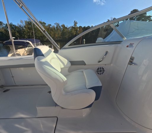 Used 2023 Robalo 207 DC  Boat for sale
