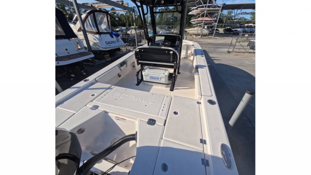 Used 2023 Robalo Power Boat for sale