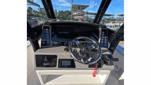 Used 2023  powered Robalo Boat for sale