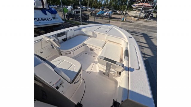 Used 2023  powered Robalo Boat for sale