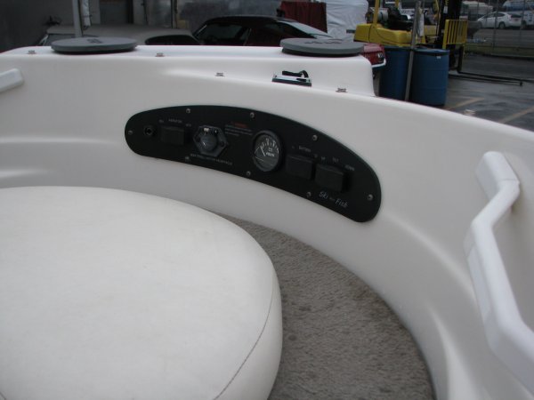 Used 1999  powered Glastron Boat for sale
