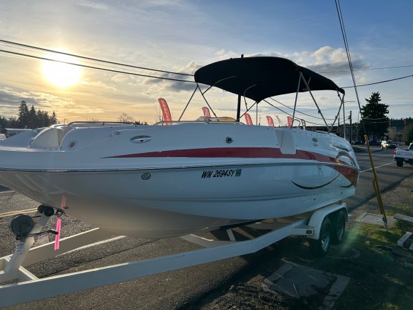 Used 2005 Chaparral 252 Sunesta Power Boat for sale