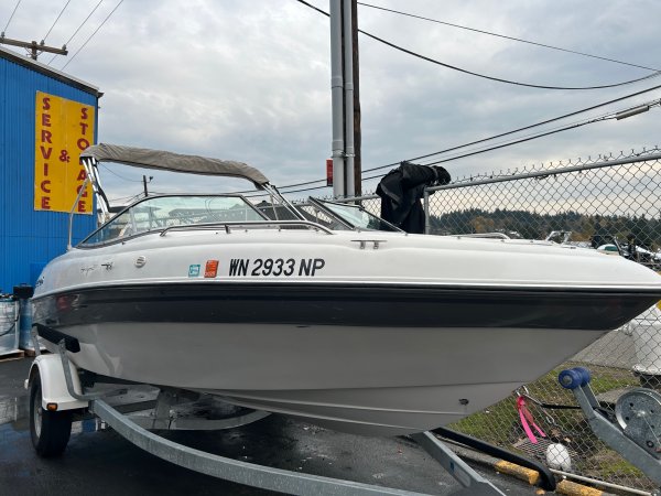 Used 2000  powered Four Winns Boat for sale