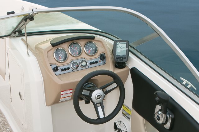 18 H2O Ski & Fish - Helm