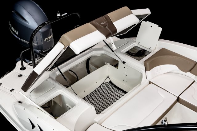 23 SSi OB - Transom Storage