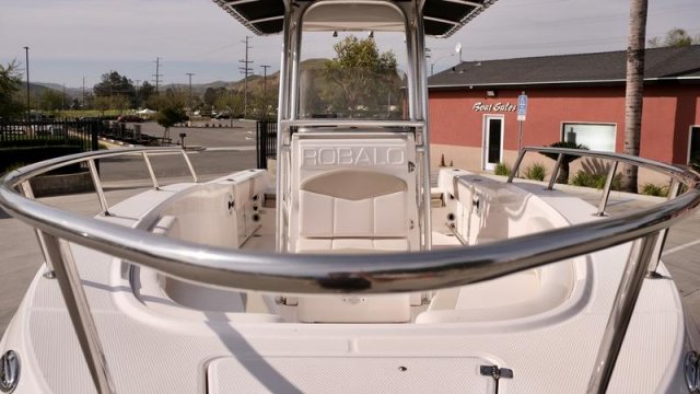 Pre-Owned 2017 Robalo R200 Center Console for sale