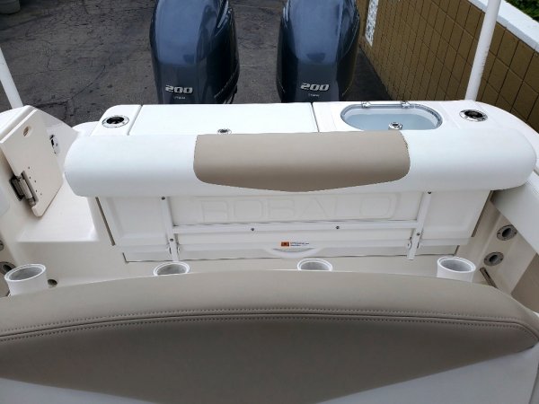 Used 2018  powered Robalo Boat for sale