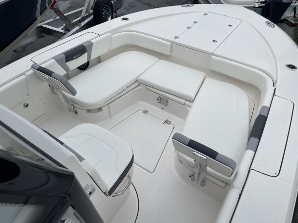 New 2023  powered Robalo Boat for sale