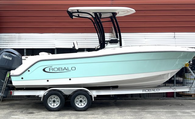 New 2023 Robalo R222 for sale