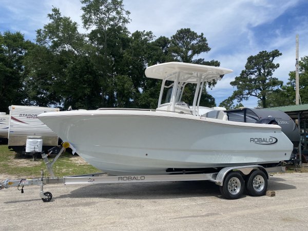 New 2023 Robalo R230 Power Boat for sale