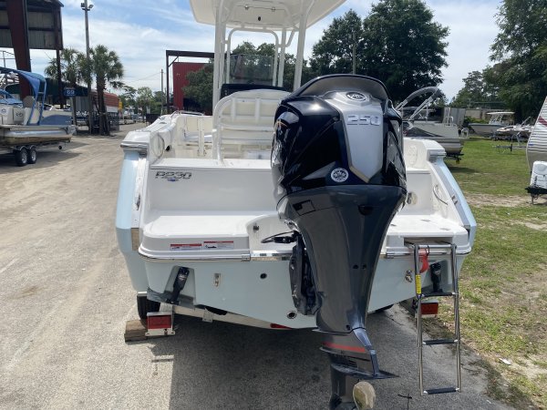 New 2023 Robalo R230 for sale