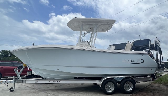 New 2023 Robalo R230 for sale