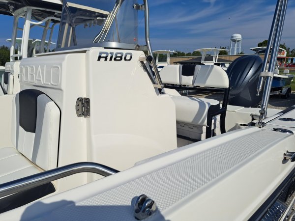 New 2024  powered Robalo Boat for sale