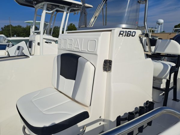 New 2024 Robalo R180 for sale