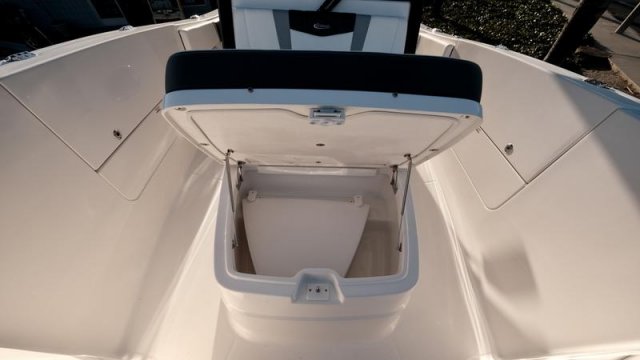 New 2024  powered Robalo Boat for sale