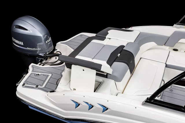 SSi-23-OB-TransomSunLounge-02