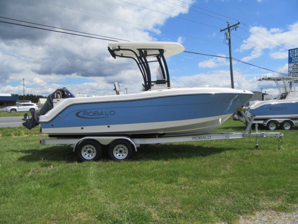 New 2023 Robalo R222 for sale