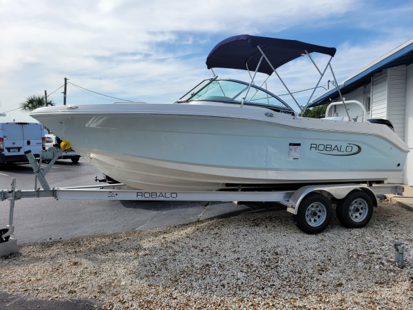 New 2024 Robalo R207 for sale