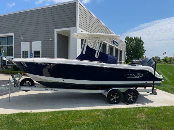 Pre-Owned 2019 Robalo R222EX for sale