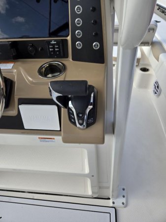 New 2024 Robalo 246 Cayman for sale