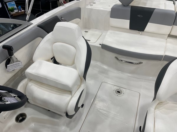 New 2024 Chaparral 19 SSi OB Power Boat for sale