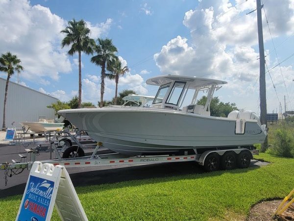 New 2024 Robalo R270 Power Boat for sale