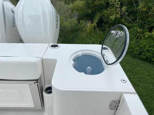 New 2024 Robalo R270 for sale