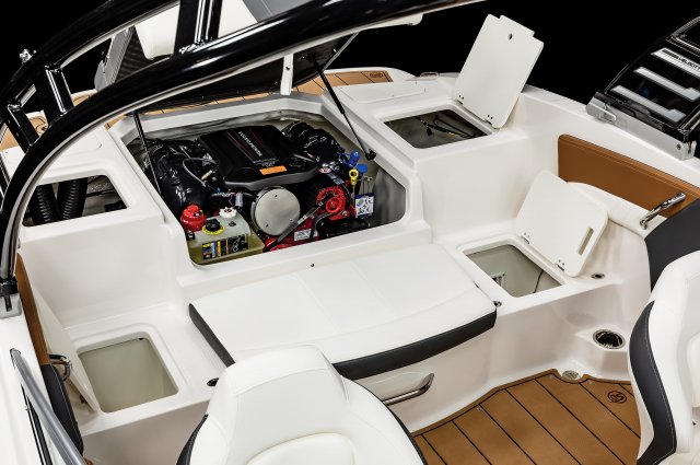 2025 21 SSi Aft Storage & Utility Access