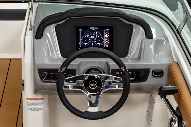 2025 21 SSi Helm Close Up