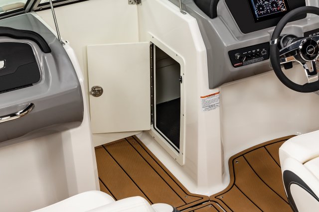 2025 21 SSi Helm Storage Compartment