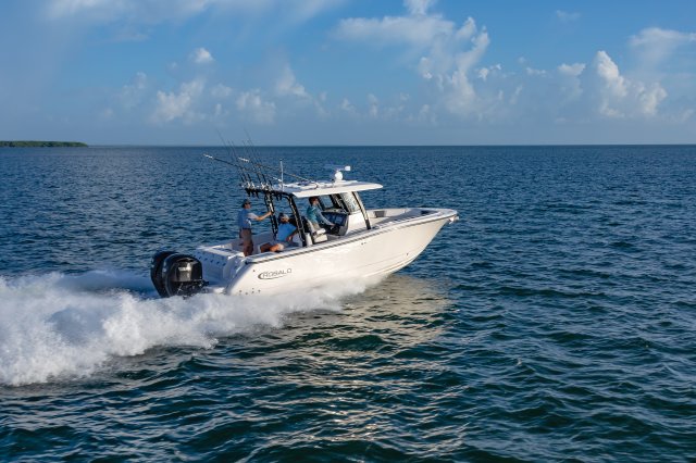 2025 R300 Running in Ocean Rear Starboard View
