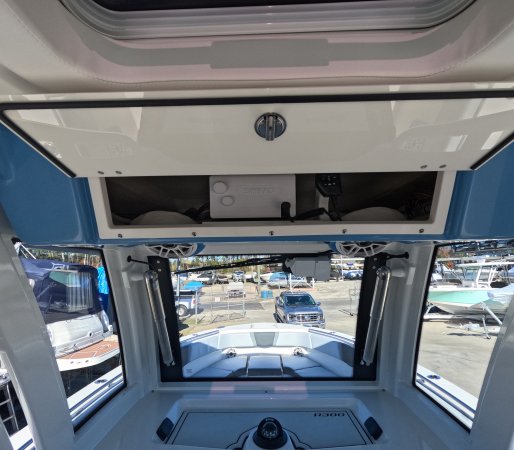 New 2026 Robalo R300  Boat for sale