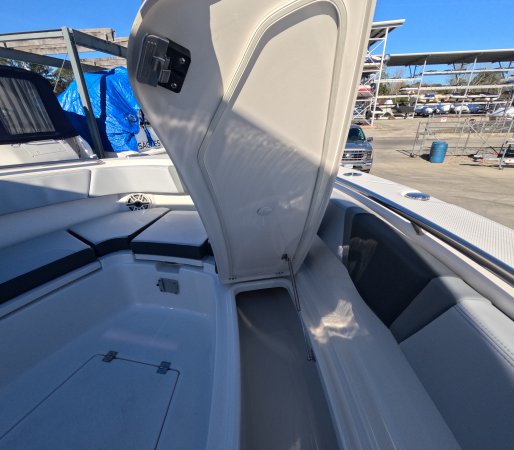 New 2026 Robalo R300  Boat for sale